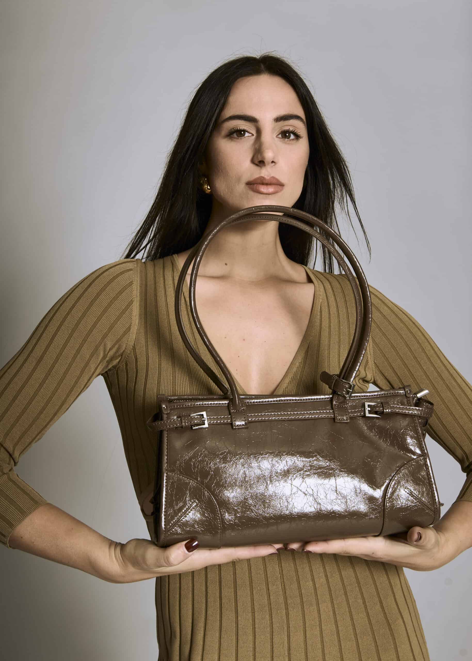 DSC04648 Borsa bassotto marrone indossato